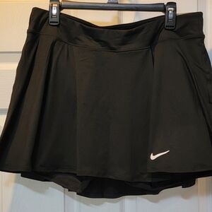 Women Nike Tennis Skirt, shorts attached size 1X black with white Nike sign, NWT